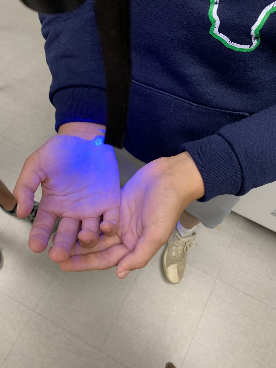 bekahmarder's tweet photo. Students in PHS practicing how to wash their hands properly. Using Glogerm made it more fun because they could actually see all the germs on their hands!! 👀👀 @HofiusKISD #GHOULS2020 https://t.co/WM0rsjCGYg