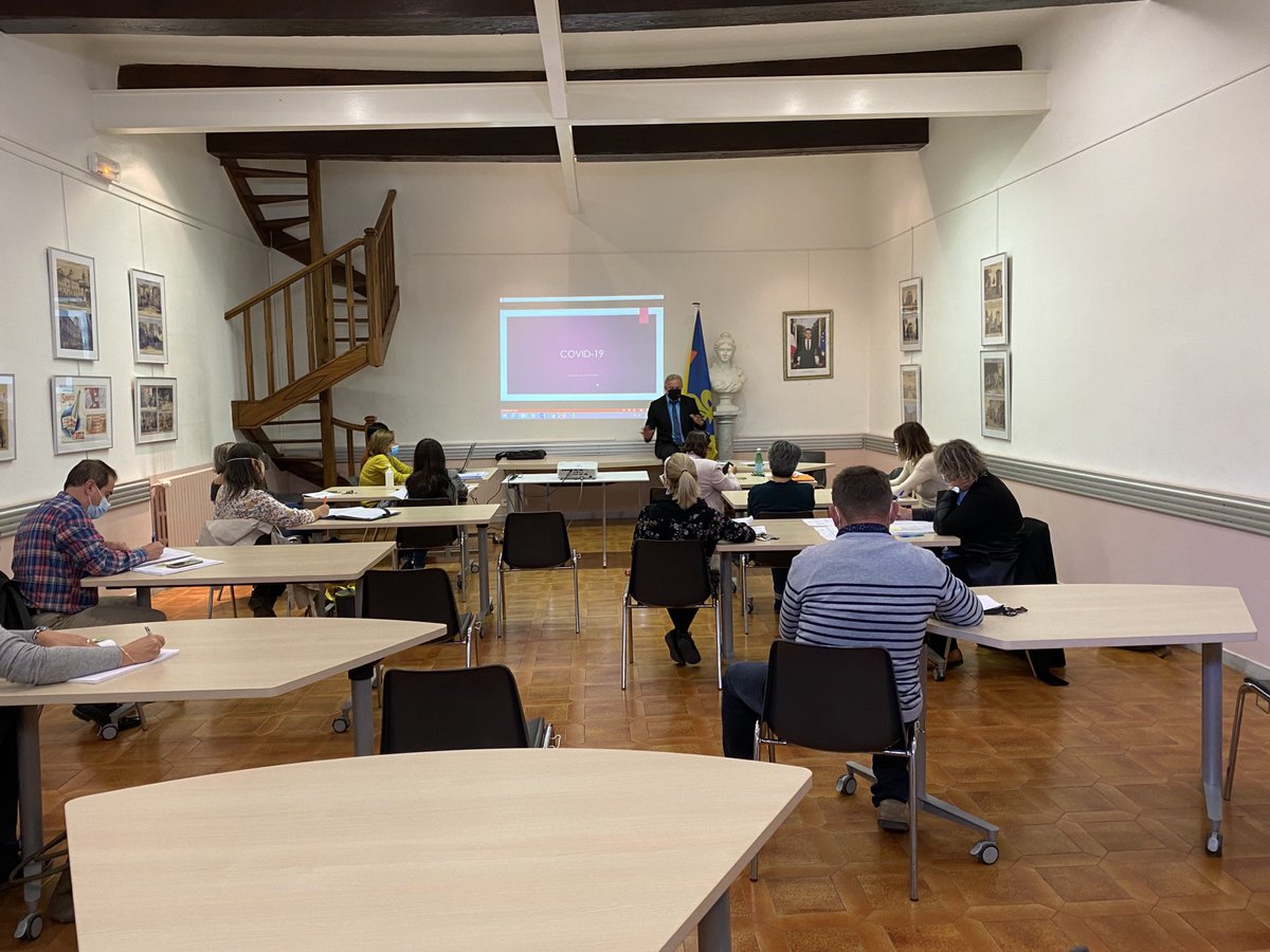 DLain83's tweet photo. Cet après midi, en mairie, j ai mis en place une cellule #COVID19fr en mairie qui accompagnera l ensemble des lucois dans les prochaines semaines qui s annoncent difficiles #socialement, #humainement et économiquement. L objectif est la poursuite de l efficience du service public https://t.co/q8mO3nYOHO