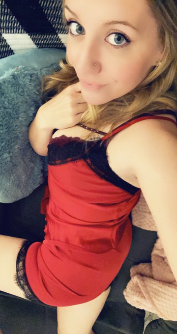 You *need* to see this photo shoot. Watch me cum and quiver for you! 💦 Watch my pussy pulse! 😈💋💦 Join<a href="/tag/newprofilepic"class="tags"><span>#newprofilepic</span></a>