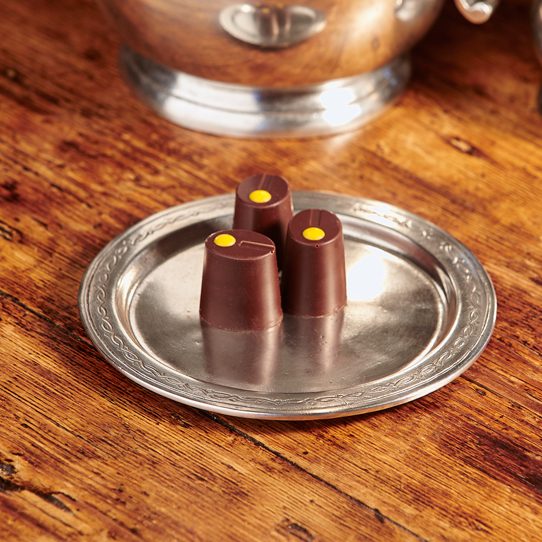 #Chocolate!
<a href="/ItalianPewter/">Cosi Tabellini UK</a> we don't need it to be #chocolateday for an excuse, but, indulge without guilt, it would be rude not to!
Find more indulgence at italian-pewter.co.uk
#luxury gifts for giving &amp; treat yourself treasures in handcrafted Italian pewter, crystal &amp; ceramic