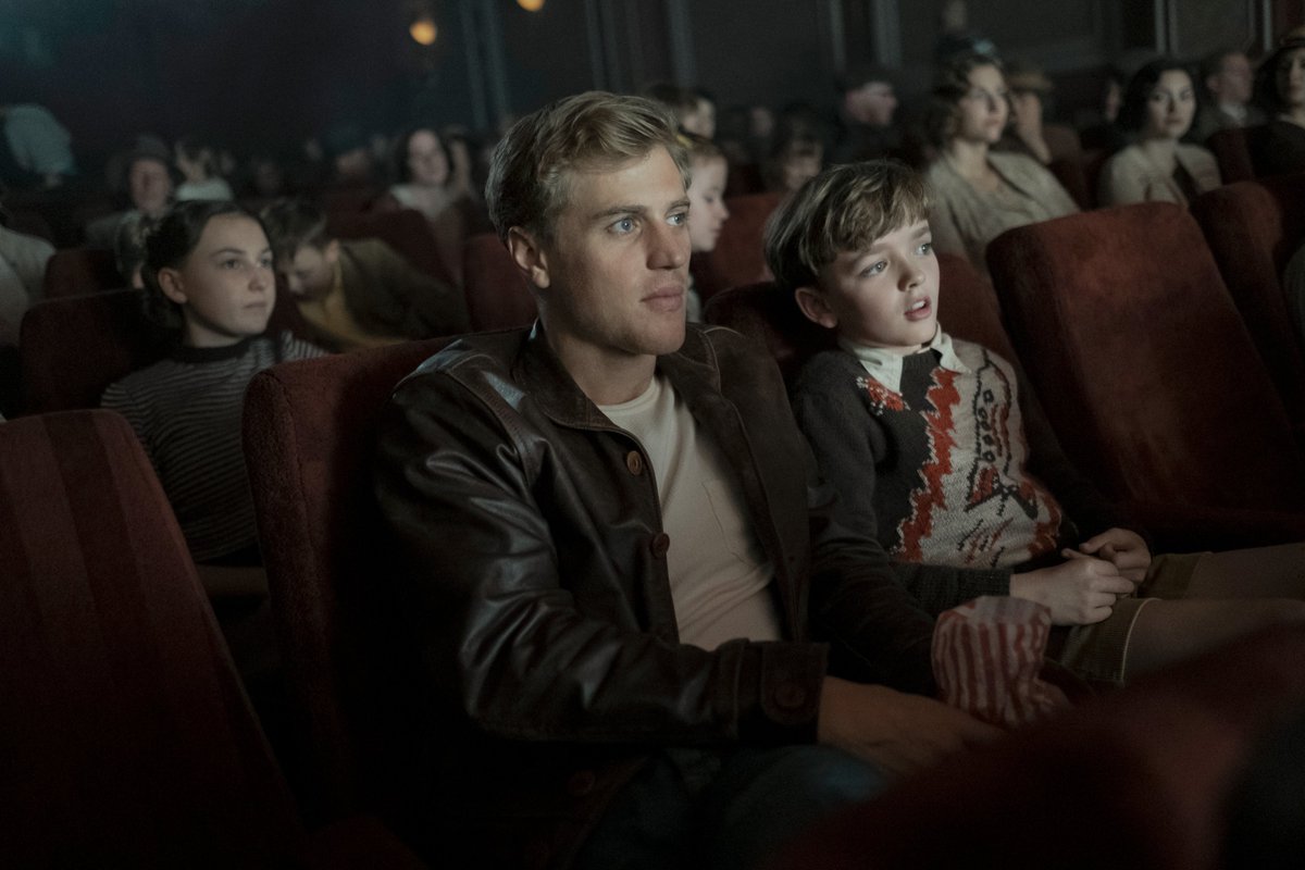 NetflixTudum's tweet photo. Get your trowels out! We've got your first look at THE DIG, starring Carey Mulligan, Ralph Fiennes, Lily James, and Johnny Flynn, coming soon to Netflix globally. https://t.co/gDfqrgHMJc