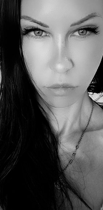 Hello mes loulous comment &ccedil;a va le moral ? Commente avec un emoticone 😘 https://t.co/oO7OnqGiCS<a href="/tag/lasvegas"class="tags"><span>#lasvegas</span></a><a href="/tag/morningselfie"class="tags"><span>#morningselfie</span></a><a href="/tag/rt"class="tags"><span>#rt</span></a>