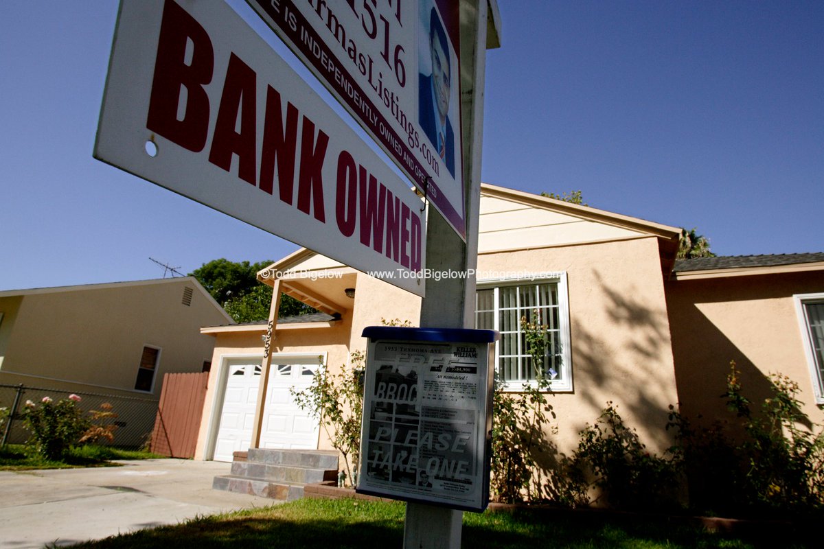 ToddBigPhoto's tweet photo. Trump doesn't pay back loans, doesn't pay taxes &amp; there are no consequences. He's not "smart," he's the textbook example of a rigged system. 

Here are photos of what happens when "normal" people take the same approach to walking away from loans. #recession2008 #TrumpTaxReturns https://t.co/jyTfHtDLpC