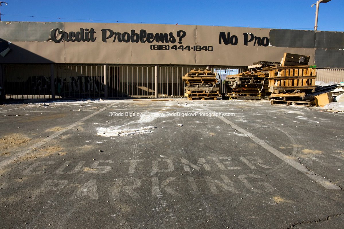 ToddBigPhoto's tweet photo. Trump doesn't pay back loans, doesn't pay taxes &amp; there are no consequences. He's not "smart," he's the textbook example of a rigged system. 

Here are photos of what happens when "normal" people take the same approach to walking away from loans. #recession2008 #TrumpTaxReturns https://t.co/jyTfHtDLpC