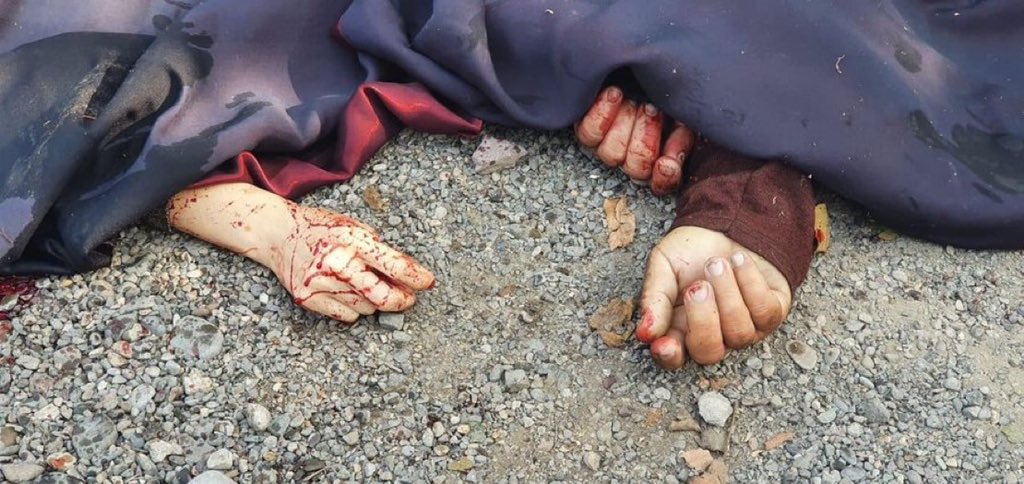 rahima7sh's tweet photo. Child and father who wanted to save his child’s life. But he couldn’t, both of them were killed by armenian missile attack. 💔 #StopArmenianAggression #prayforBarda #bevoiceofBarda #BardaCity #stopArmenianTerrorism #DontBelieveArmenia #ArmeniaKillsCivilians #ArmeniaKillsChildren https://t.co/JjeJBIMgZM