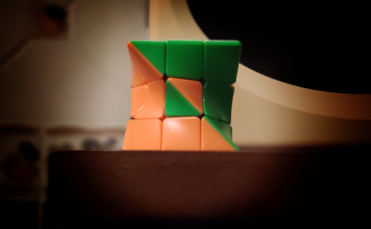 josebusangel's tweet photo. WTF! #cube #Rubikscube #Amazing #Zcube https://t.co/6faHsxQbSQ