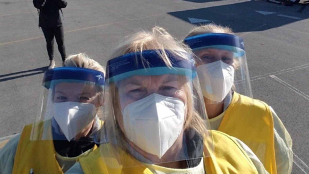 KYHealthAlerts's tweet photo. “Flu Crews” are working across the state to ensure everyone can get a flu shot. Thank you to the Flu Crew nurses and others for a successful first event at the Clark County drive-thru clinic on Oct. 17, 2020. If you haven’t scheduled your flu shot, do so today! #IFluToo #FightFlu https://t.co/oIdLWYa1jB