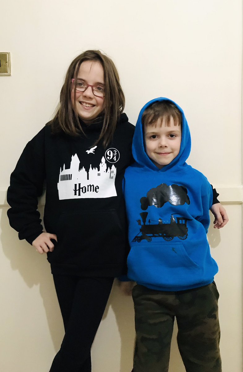 Send us a message if you have a business and would like a design put onto a jumper for yourself or family members with your business info on it ✨
#printing #tshirt #hoodie #logo #Logo #yourbusiness #business #smallbizuk #print #printanddesign https://t.co/xpSL1BltSG