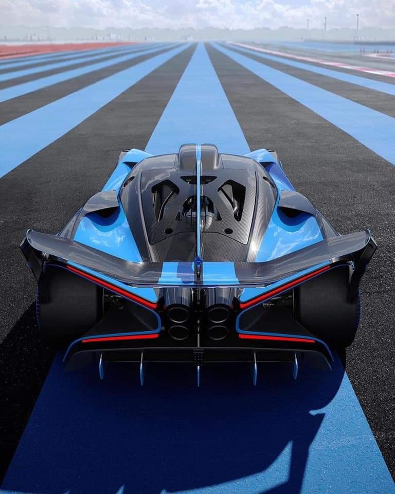 VINTTR0's tweet photo. Bugatti's developed an extreme, track-focused hyper sports car with an weight-to-power ratio of 0.67 kg per PS?

#Bugatti #BugattiVeyron #BugattiChiron #bugattiboyz #bugattivisiongt #car #cars #petrolhead #supercars #coolcars #carpassion #caremosion #carpicture #vinttro https://t.co/KevLcq4riE