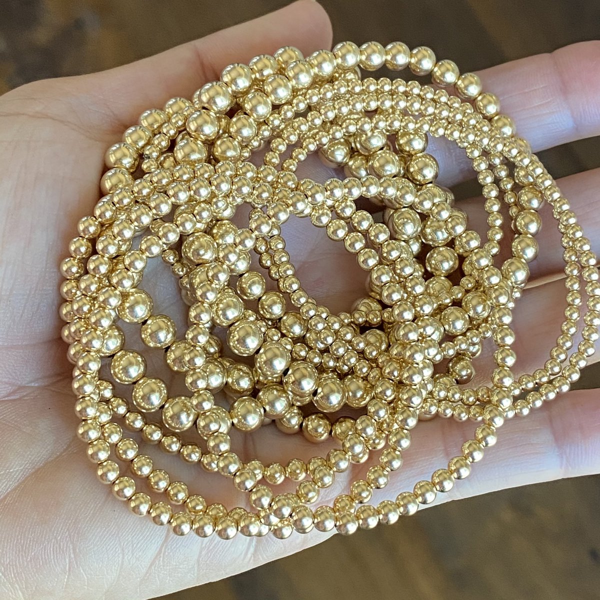 AshleyNicolebyJ's tweet image. ✨Sparkle your way into the holidays with our classic Gold Bracelets ✨#GoldBeadBracelets #goldstack #etsyjewelry #etsyhandmade #ShopLocal #lagunabeach #OrangeCounty #Christmas2020 #giftideas #shoppingonline #TrendingNow #freeshipping #buynow #Ashleynicolebyjulie