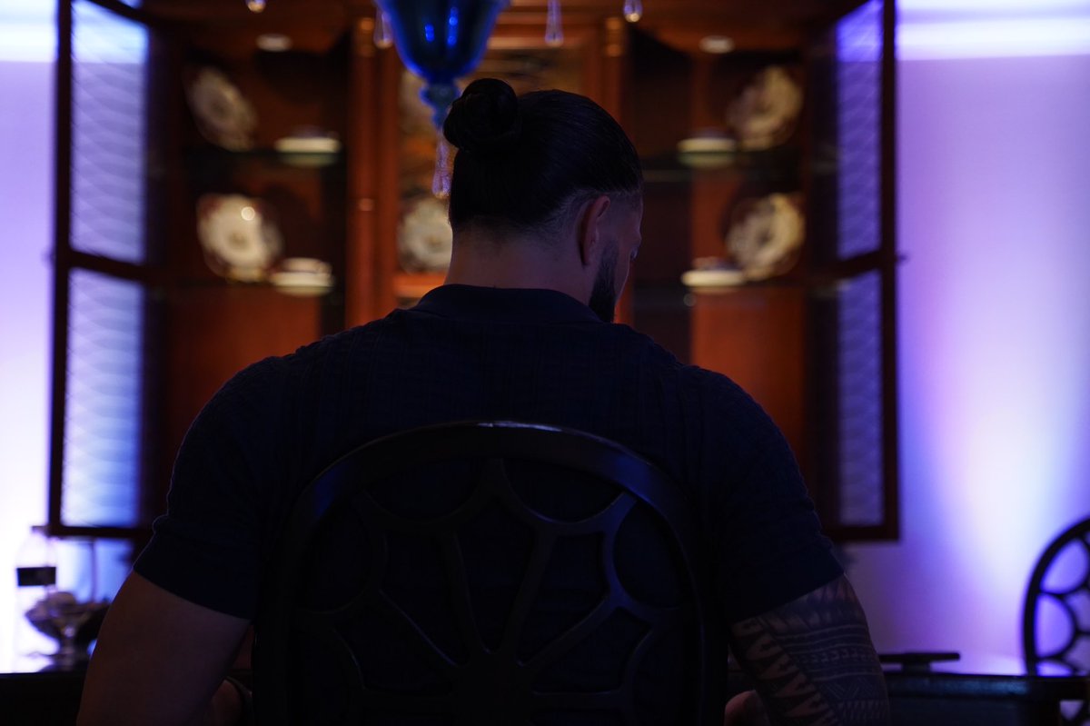 RomanReignNet's tweet photo. Business of the evening is handled. 
This island of relevancy operates on my time...
And my blood WILL fall in line. 
#Smackdown https://t.co/cy4ivejGe9