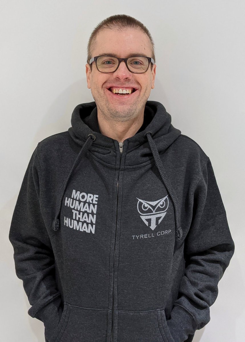 reel_villan's tweet photo. Got home to a delivery from @LASTEXITshirts today. Absolutely love this @bladerunner inspired hoodie. Feels really comfortable and it will keep me nice and warm during the weeks ahead. #LastExitToNowhere #BladeRunner #TyrellCorp https://t.co/0EJOGrl5EI