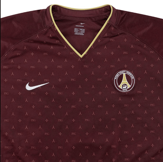 JPOkabol's tweet photo. @IAmNCL21 @manovendetta Paris a eu un maillot du genre époque Bonaventure Kalou https://t.co/xtN4YJrXFa