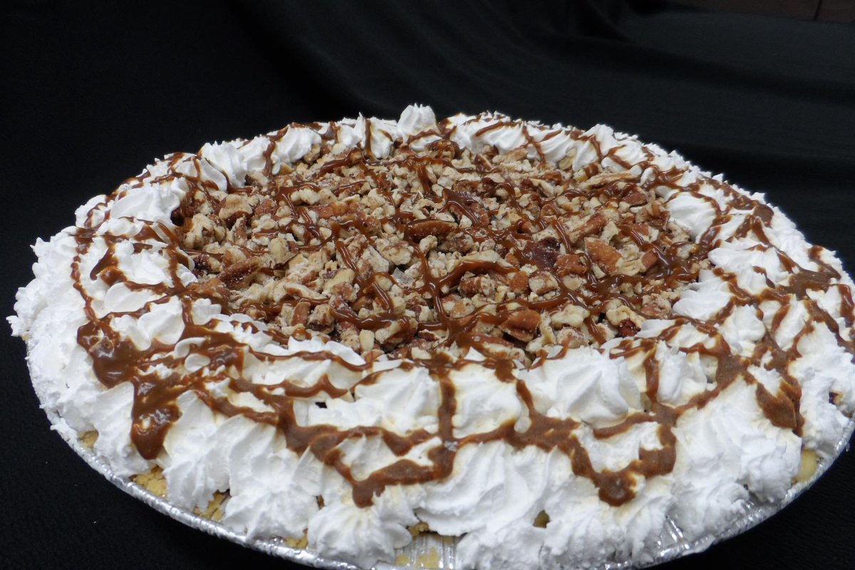MagicFountain1's tweet photo. No tricks here -- just the treat of delicious cake. https://t.co/aQtA04pq99
