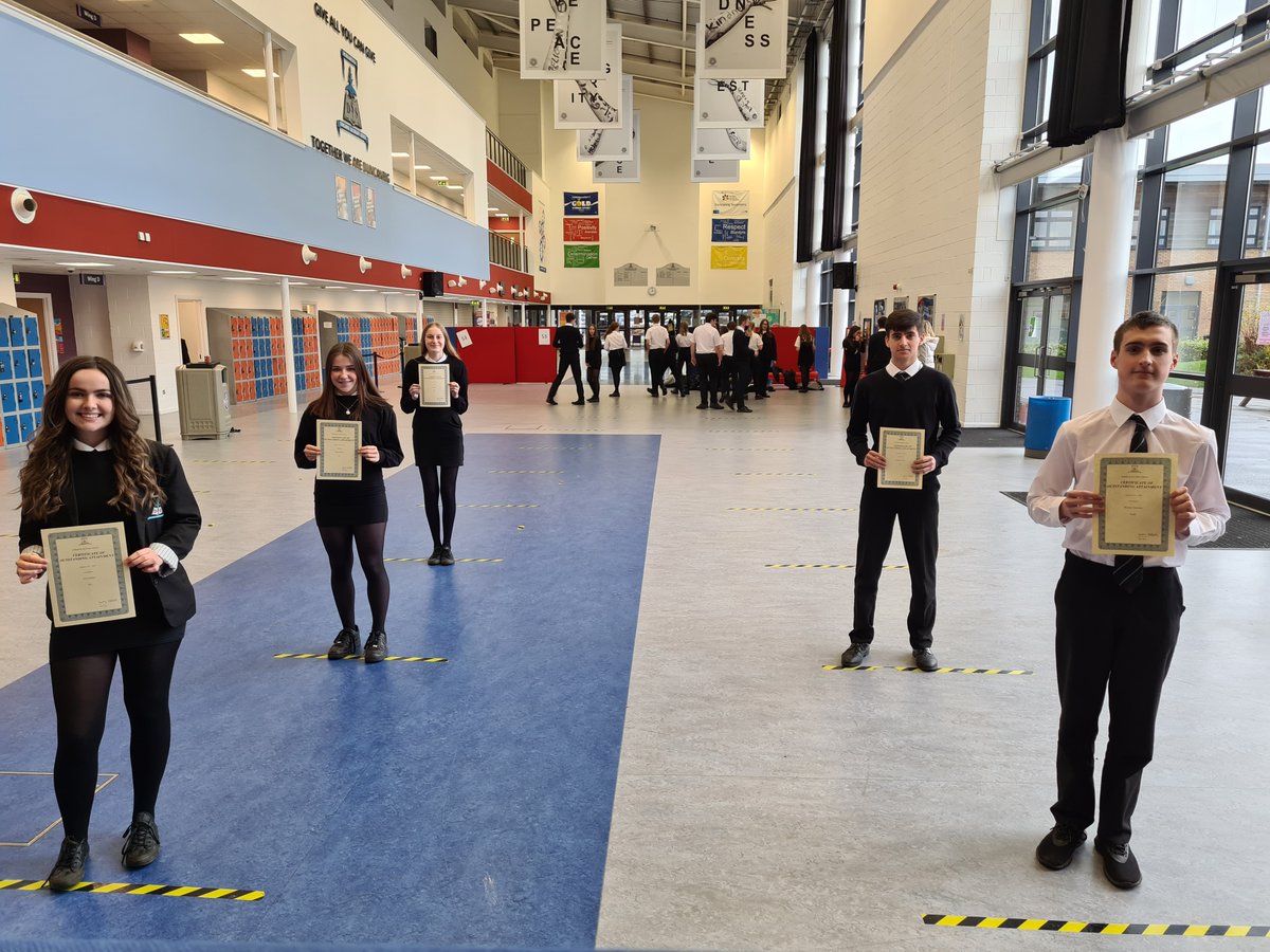 DuncanrigParti1's tweet photo. Congratulations to all our S4 prize-winners who received their Certificate of Outstanding Attainment today. #togetherweareduncanrig
@DuncanrigScndry https://t.co/uj0iLgNZhn