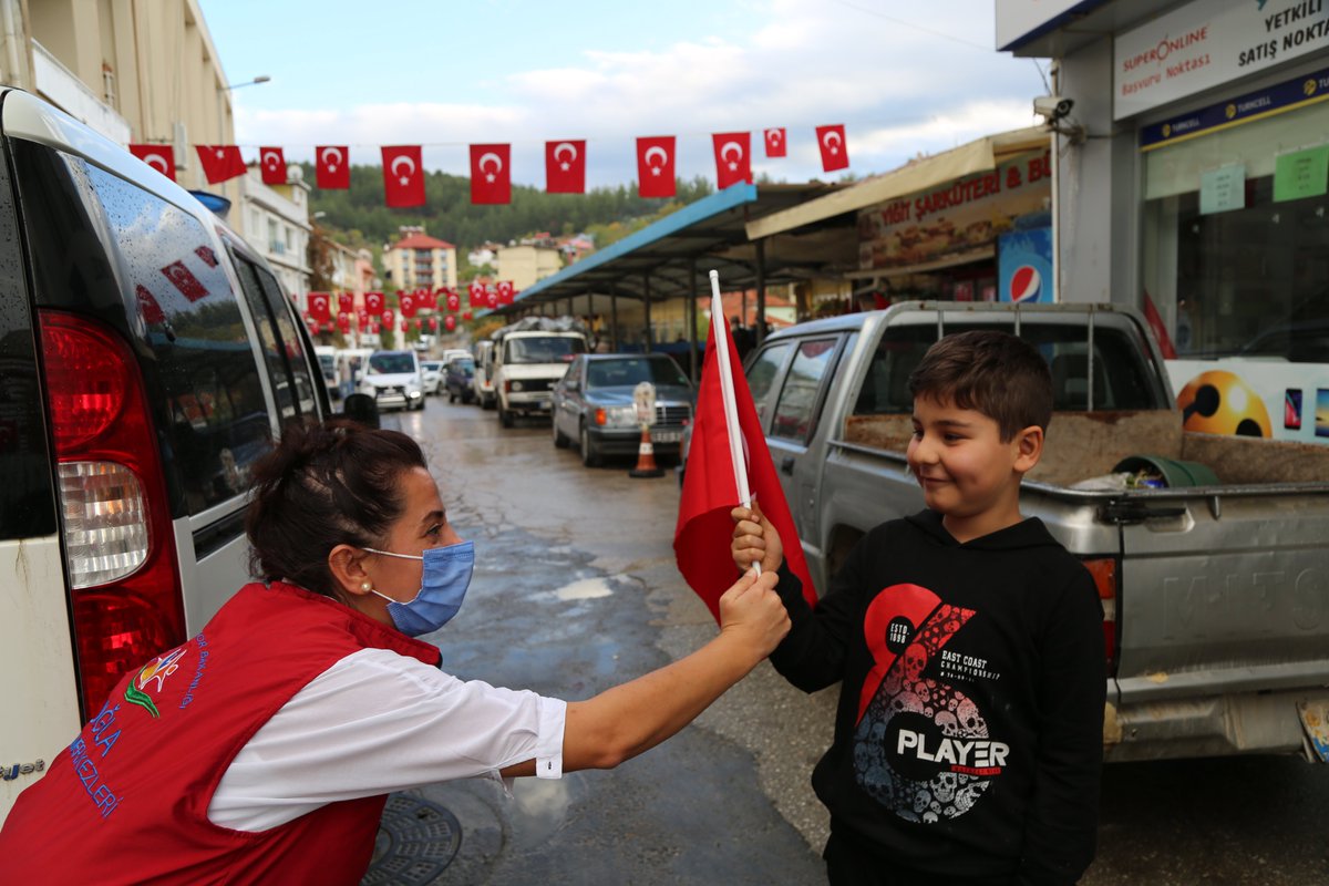 #29EkimCumhuriyetBayramı kutlamaları için Valiliğimiz tarafından hazırlanan Cumhuriyet Otobüsümüzle, Cumhuriyet Bayramı coşkusunu Menteşe ve Kavaklıdere ilçelerimizde halkımızla paylaştık.

<a href="/kasapoglu/">Dr. Mehmet Kasapoğlu</a> 
<a href="/gencliksporbak/">Gençlik ve Spor Bakanlığı 🇹🇷</a> 
<a href="/tcmuglavaliligi/">Muğla Valiliği</a>