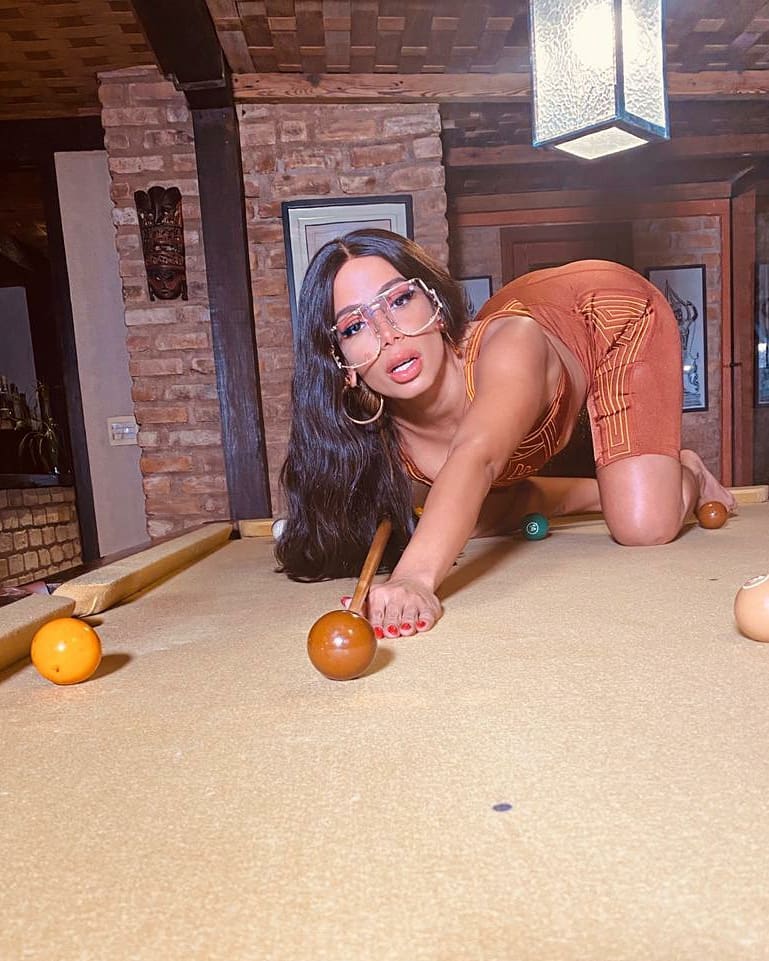 Anitta's tweet image. 🎱