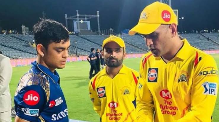 DargaAsif's tweet photo. Difference between (Rohit Sharma,Dhoni) & King Virat Kohli ππ The way teaching to our youngsters π€¦ββοΈ #SuryakumarYadav #viratkholi #IPL #BCCIpolitics #MIvsRCB #RCBvsMI #MI #TeamIndia https://t.co/5kphQ1L1fh