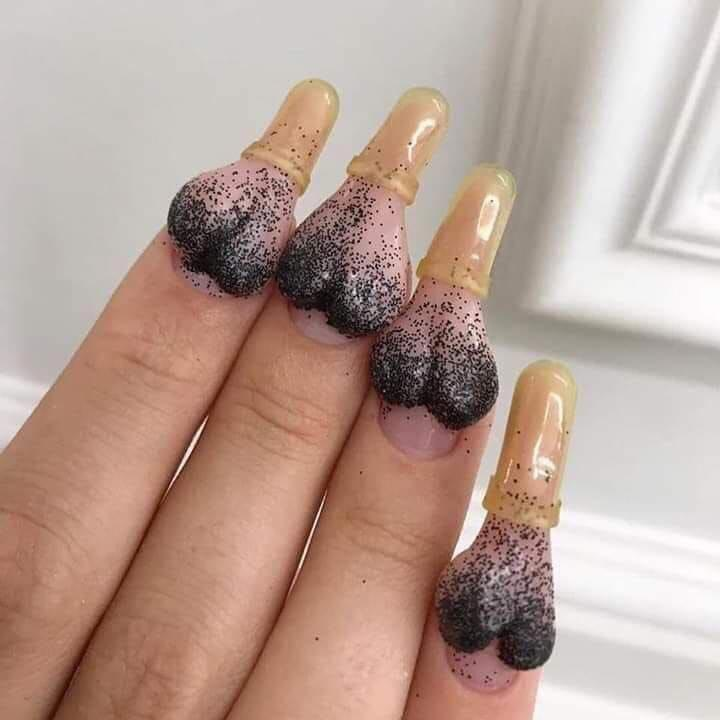 watermelonONK's tweet image. Чем  меньше женщина прочитала книг, тем замысловатее у нее маникюр.