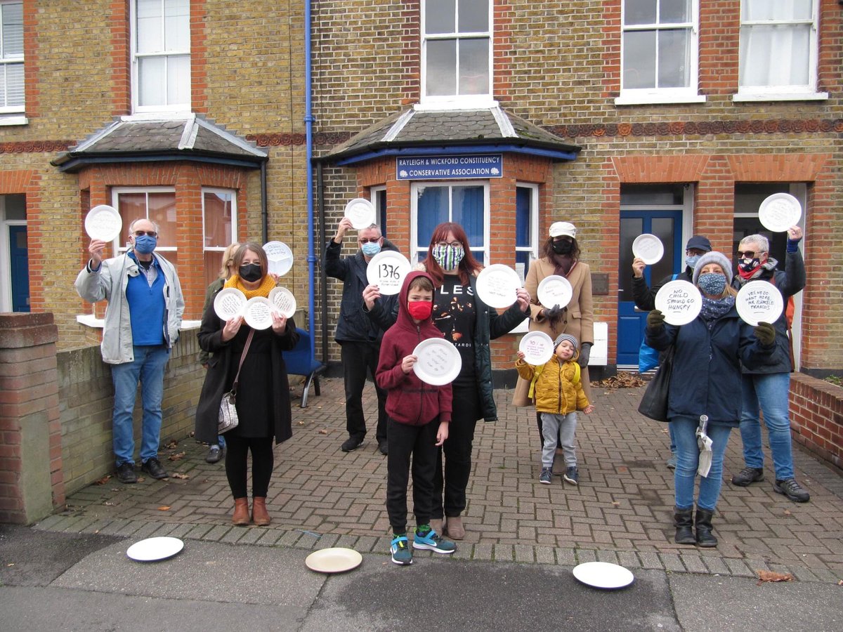 samreedessex's tweet photo. #emptyplateprotest I arranged outside the #Rayleigh & #Wickford Tory constituency office. Mark Francois was nowhere to be seen obvs. Some of the messages are from school children. We also had a food bank collection. I’m sick of poverty shaming. No child should ever go hungry. https://t.co/khly7th15B