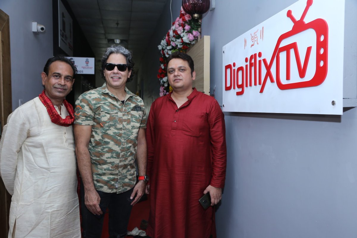 visuallive_in's tweet photo. अमन वर्मा ने किया @DigiflixT ऑफिस की ‘ओपनिंग‘

#Digitok #digiflixtv #Digimovie #netflix #fun #funnyvideos #travel #dream #tiktokmemes #actor #actress #model #film #actorslife #movie #bollywood #artist #movies #theatre #actors #drama #tv

https://t.co/9TGbatXuen https://t.co/VXDApjlyeE