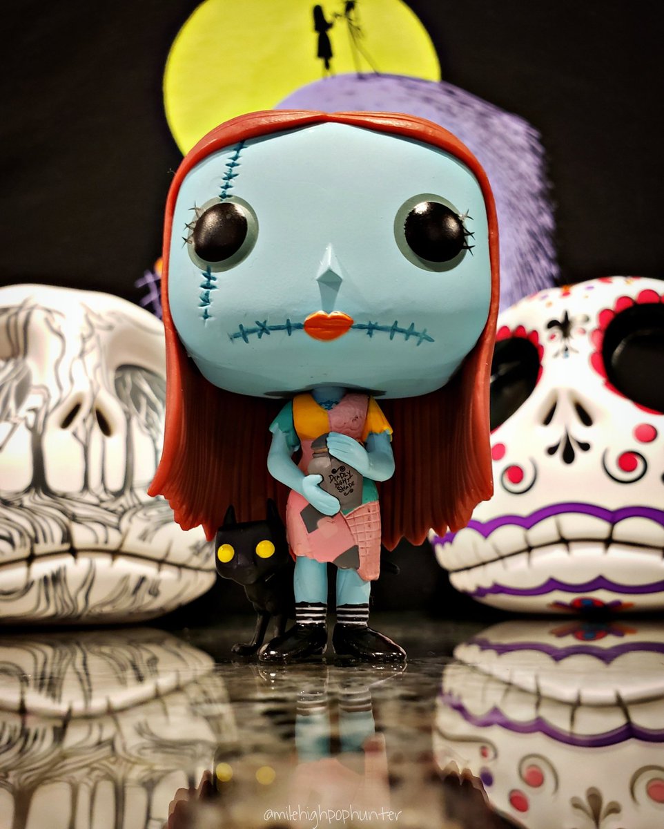 MileHighPopHunt's tweet photo. Day 10 - 10/28: Favorite Halloween Movie ๐ฌ @originalfunko October 2020 #funkophotoaday challenge!
TNBC is it!! I love Jack & his scary ways and Kim loves Sally & her poisonous nightshade! ๐ #averagenerdeyecandy #theunitedfunkofamily #tuffphotography #tuffoct2020 #myfunkostory https://t.co/LKukk4sx1K