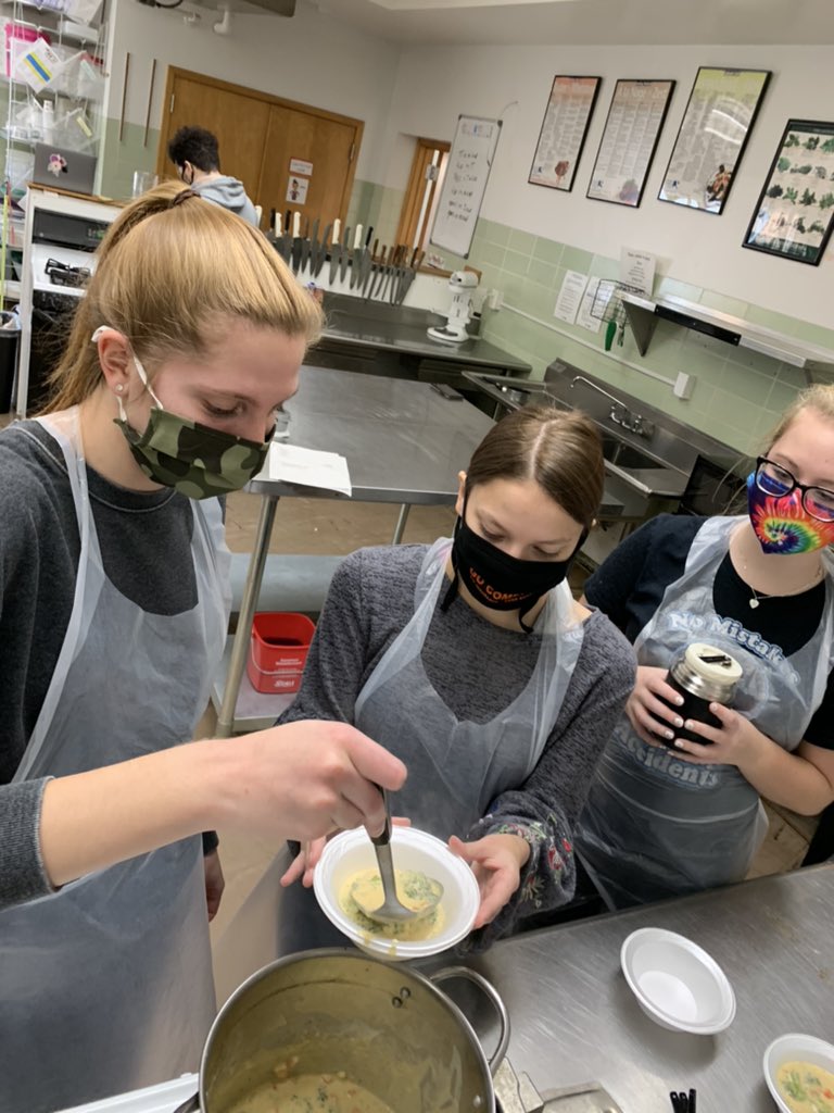 cchs_fcs's tweet photo. Soup season is here!! We started off the day by making broccoli cheddar soup 😁

What is your favorite soup? Comment below👇🏻👇🏻

#CharlesCityExperience https://t.co/C8cgpXi2Lp
