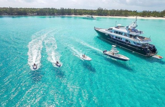 BeeyondBoats's tweet photo. Vroom Vroom π₯βΌοΈ
-
Come have fun with us on our wide variety of water toys π€. Whether itβs racing jet skis or playing on floats, we got you covered β±π.
#miamiyachts #beeyondboats #travel #miamiyachtrental #yachtcarter #vacation2020 #weekendboating #water #toys #beach #sea https://t.co/Kn1q1AcmlJ