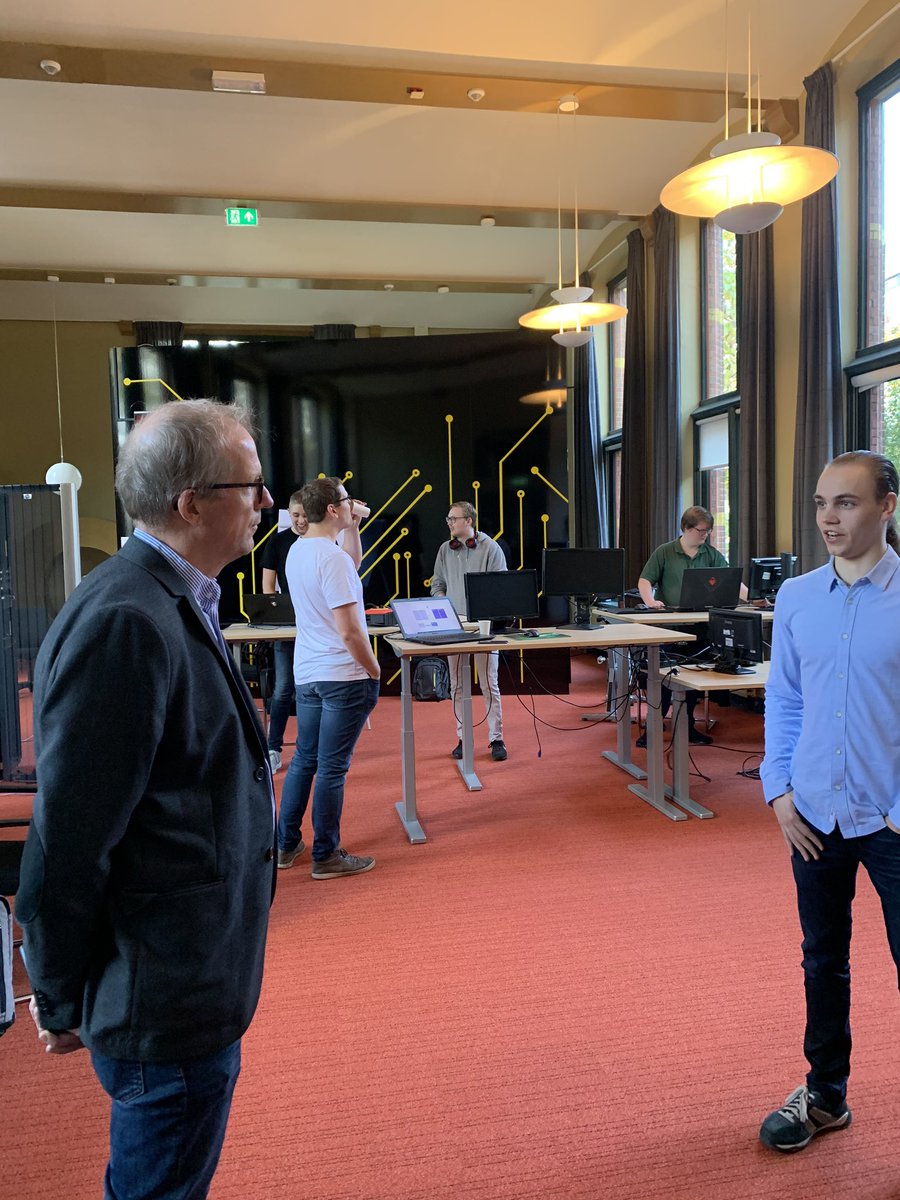 NP_Kasteel_gro's tweet photo. We zijn samen met @CJ2_NL aan de slag met proxmox. @samennoord was op bezoek en sprak hierover student, docent en het bedrijf #opensource #servervirtualisatie #platform https://t.co/tsTx7A0yEl