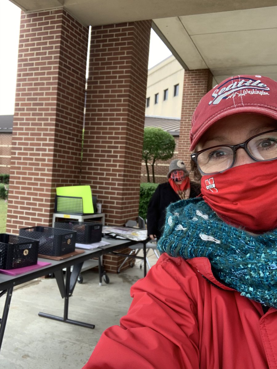 KariDollar's tweet photo. 2nd Art Supply pick-up. Rainy, super cold... maybe not the best day to be outside for 4 hours. Thanks for all our helpers and the surprise hot chocolate! @NopShannon @CMSNorth #villagenorth #StrongerTogether https://t.co/ZXJappnT2S
