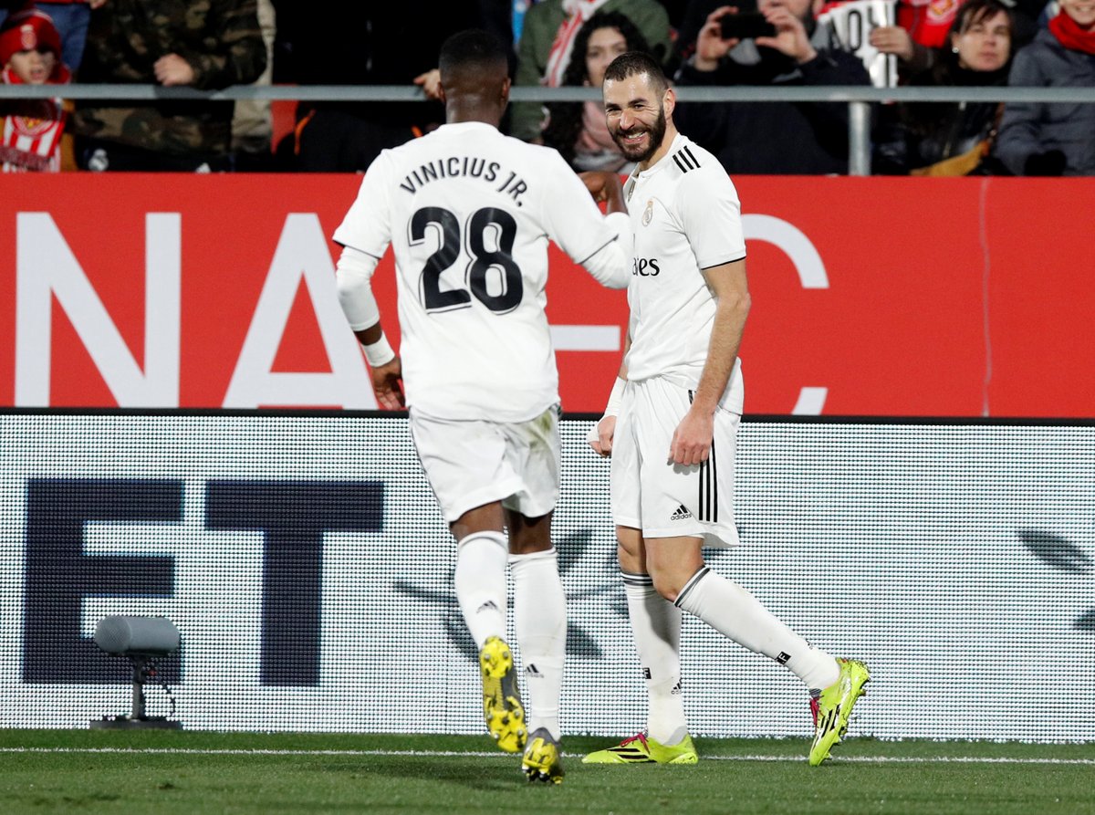 🏆POLÉMICA EN CHAMPIONS🏆
Se filtró un video del partido del Borussia Mönchengladbach ante el Real Madrid, donde el jugador merengue Karim Benzema le pide a su compañero Mendy que no le pasen el balón a Vinicius Jr. pues dijo, parece que juega para el equipo contrario https://t.co/49gSTDEwLP
