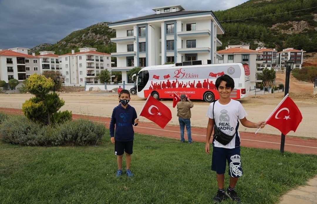 #29EkimCumhuriyet Bayramı kutlamaları için hazırlanan Cumhuriyet Otobüsümüzle, Cumhuriyet Bayramı coşkusunu Menteşe ve Kavaklıdere ilçelerimizde halkımızla paylaştık.
#29EkimCumhuriyetBayramı