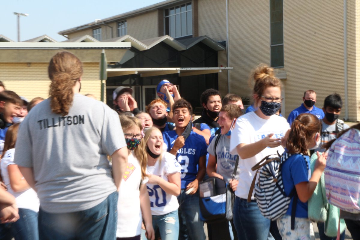 NCHSYearbook2's tweet photo. The 1st 9 weeks in a few pictures @NessCityEagles https://t.co/nX68Wak7W3