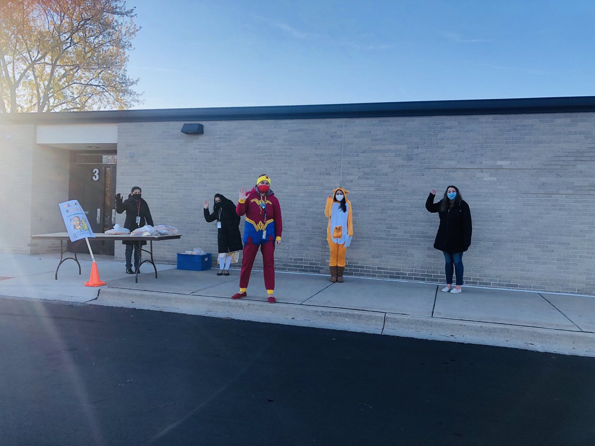 CarrieAzab's tweet photo. Good Morning! So happy to see our Sprouts at our material pick-up and drive-thru parade! #WeAre54 #WeAreELC #SproutingSuccess #SproutingFun @MsDana54 https://t.co/ThMH4u4rrB