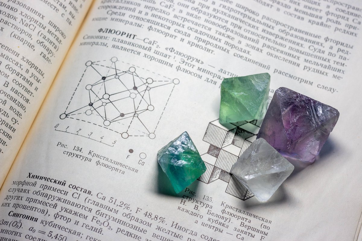 DepositStock's tweet photo. Fluorite (also called fluorspar) is the mineral form of calcium fluoride, CaF2. It belongs to the halide minerals. It crystallizes in isometric cubic habit, although octahedral and more complex isometric forms are not uncommon.
#crystal #Fluorite https://t.co/EyjV0KQjV9