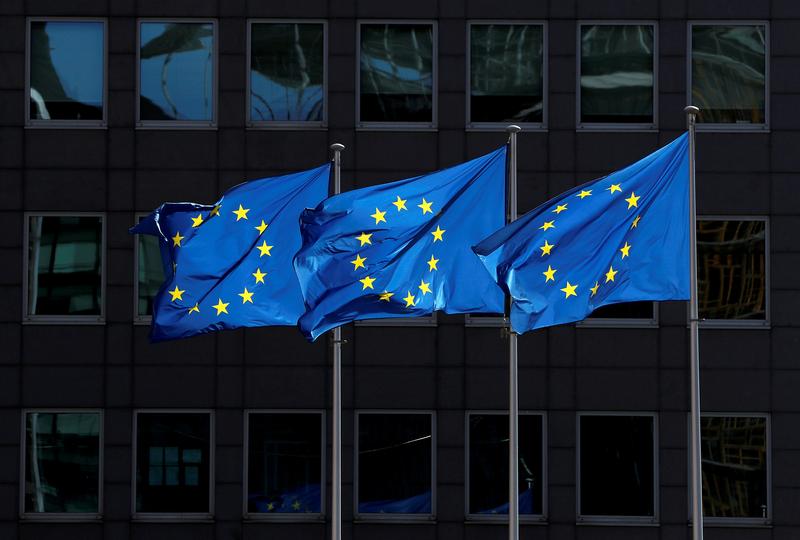 Back to crisis mode, EU moves to avoid COVID shortages, ease trade https://t.co/KbCmot5Rb0 https://t.co/Kz4Hz39fE2