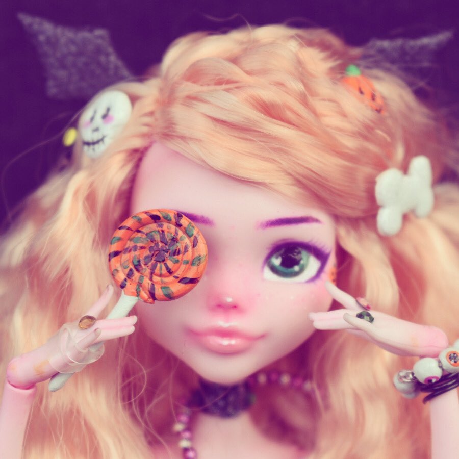 galaxycustom's tweet photo. My Halloween doll inspired by @AlexaPoletti 🎃

#monsterhigh #monsterhighdoll #monsterhighcustom #customdoll #ooakdoll #artdoll #dollartist #halloween #alexapoletti #kawaii #creepycute #pumpkin #spider #skeleton #bats #cats #spooky #trickortreat #halloween2020dollcollab https://t.co/S1Wm5Lzupv