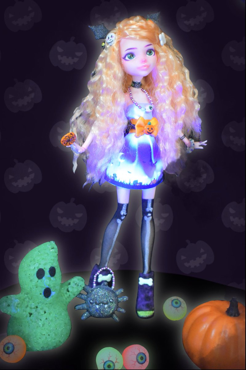 galaxycustom's tweet photo. My Halloween doll inspired by @AlexaPoletti 🎃

#monsterhigh #monsterhighdoll #monsterhighcustom #customdoll #ooakdoll #artdoll #dollartist #halloween #alexapoletti #kawaii #creepycute #pumpkin #spider #skeleton #bats #cats #spooky #trickortreat #halloween2020dollcollab https://t.co/S1Wm5Lzupv