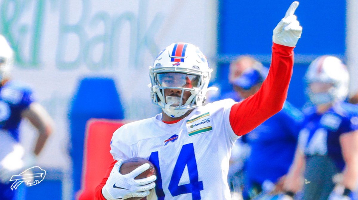 BuffaloBills's tweet photo. Everyone point to the AFC Defensive Player of the Week...

#GoBills | #BillsMafia https://t.co/iWbxaLN5vA