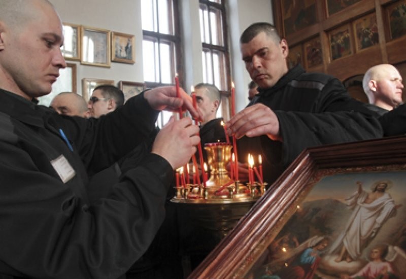 церковь в тюрьме. взаимодействие уфсин и правительство. свобода вероисповедания осужденных. религия в жизни осужденных. осужденные в храме.