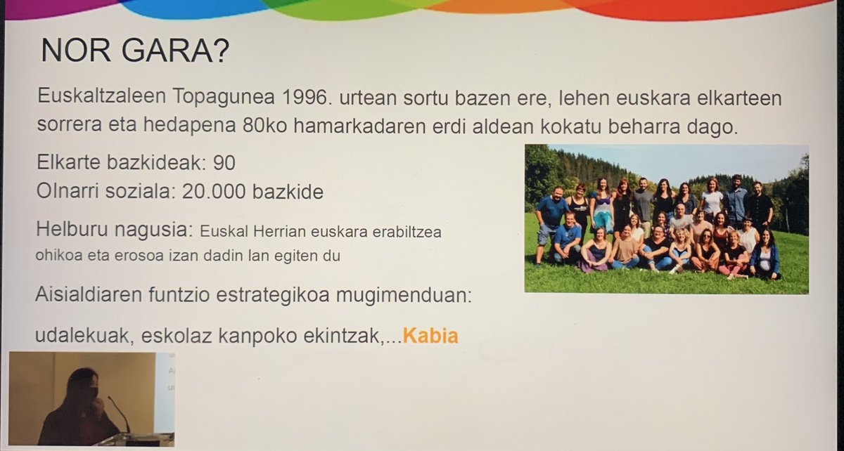 xabipaya's tweet photo. Une honetan @Julieneta ari da @topagunea-ren kultura eta aisialdiko proiektuen eta gakoen berri ematen @slklusterra-ren #ESJardunaldia-n. Atzo @Gob_eus-en #ehb2020 topaketan aipatu nituen zenbait kontzepturen adibide praktikoak ematen dabil! https://t.co/xEEk503IWQ