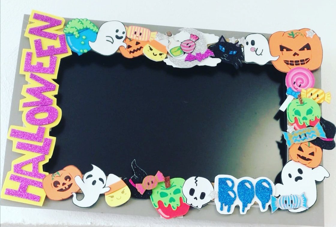 AmpaBaia's tweet photo. Halloween ha llegado a CEIP LA BAIA!
Este marco tan divertido nos lo recuerda a la entrada de nuestro colegio. No os olvidéis pasar por la página de @BaiaJovens para disfrutar de los cortos que la gente ha prepardo este Halloween. #Halloween2020 #marcosdivertidos #manualidades https://t.co/381r6zTpxb