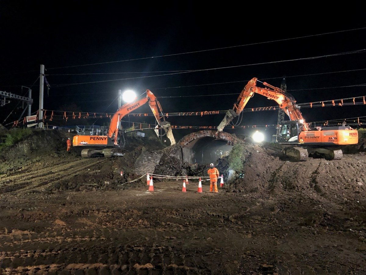 👍 We’re a step closer to installing the new bridge at Gipsy Patch Lane, Stoke Gifford. 🛠️ The team have been demolishing the old bridge & foundations & finishing a temporary roadway to transport the new bridge. 👁️ Watch this space - demolition video coming #GipsyPatchSGC