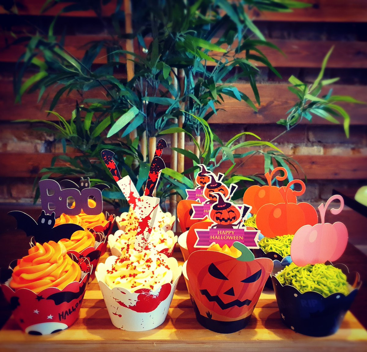 lbcakesuk's tweet photo. Red Velvet cupcake.
Order your Halloween treat with us! 🎃🕸️🕷️👻
LB cakes. 📱02035818220
https://t.co/rDLFvyixQH

#halloween #halloweencake  #halloweenlondon #redvelvet #cupcakeoftheday #cupcake #cupcakes #redvelvetcake #birthdaycake
 #southwimbledon #sw19 #london https://t.co/knJMO5JijW