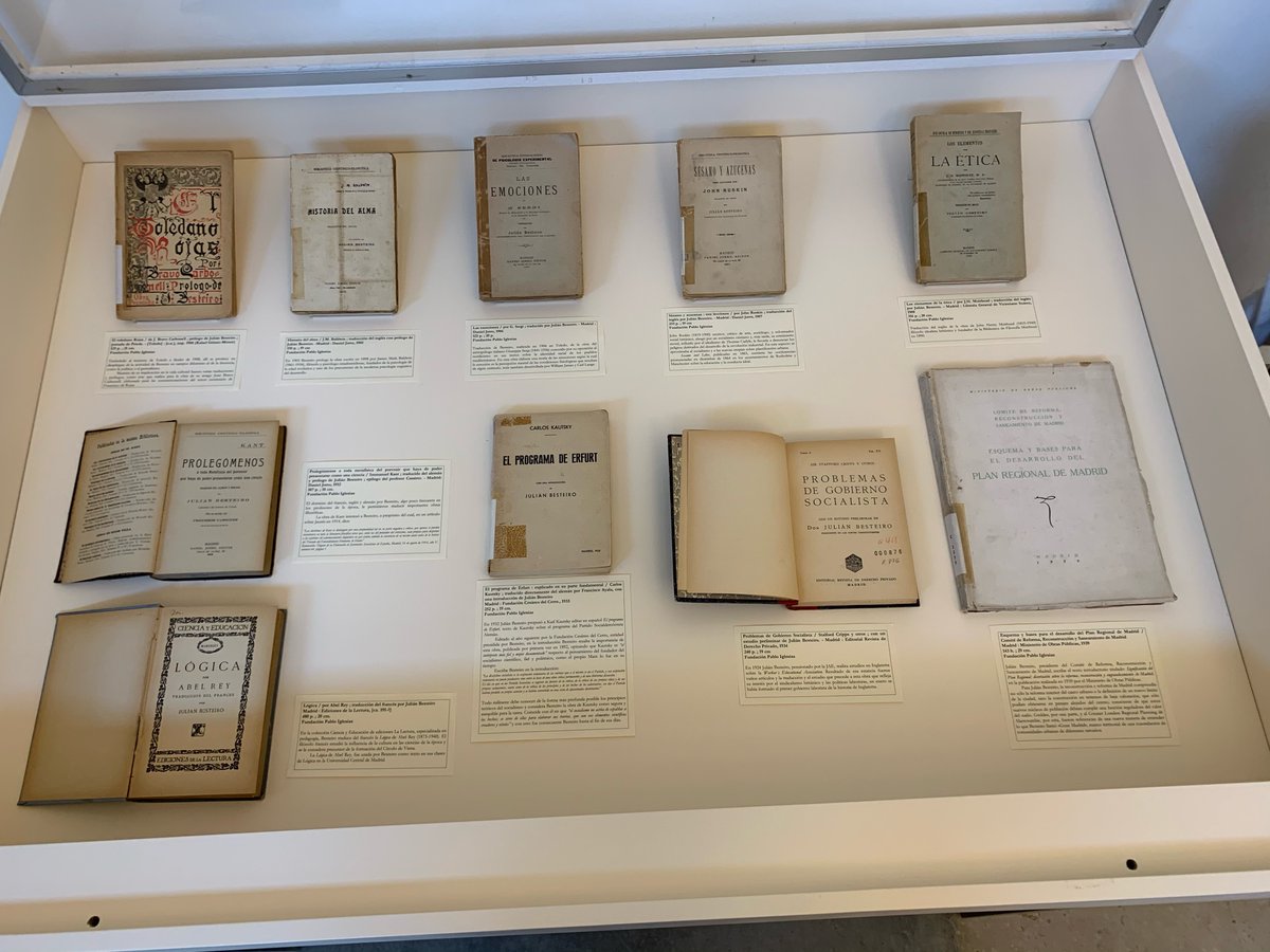 archivoFPI's tweet photo. 🖼️📚Comenzamos la vitrina dedicada a traducciones y prólogos realizados por Julián Besteiro. Exposición #TesorosDeBibliotecas https://t.co/CcEDMbhK63