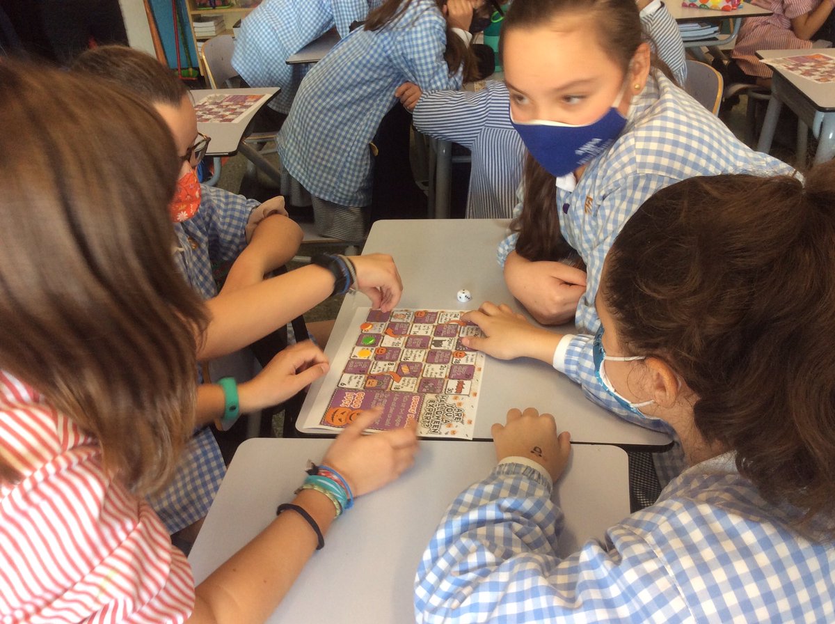 mercedaries's tweet photo. 6thA also playing Halloween board games!
#halloween #english #fsf6prim https://t.co/TPwzR17wsR