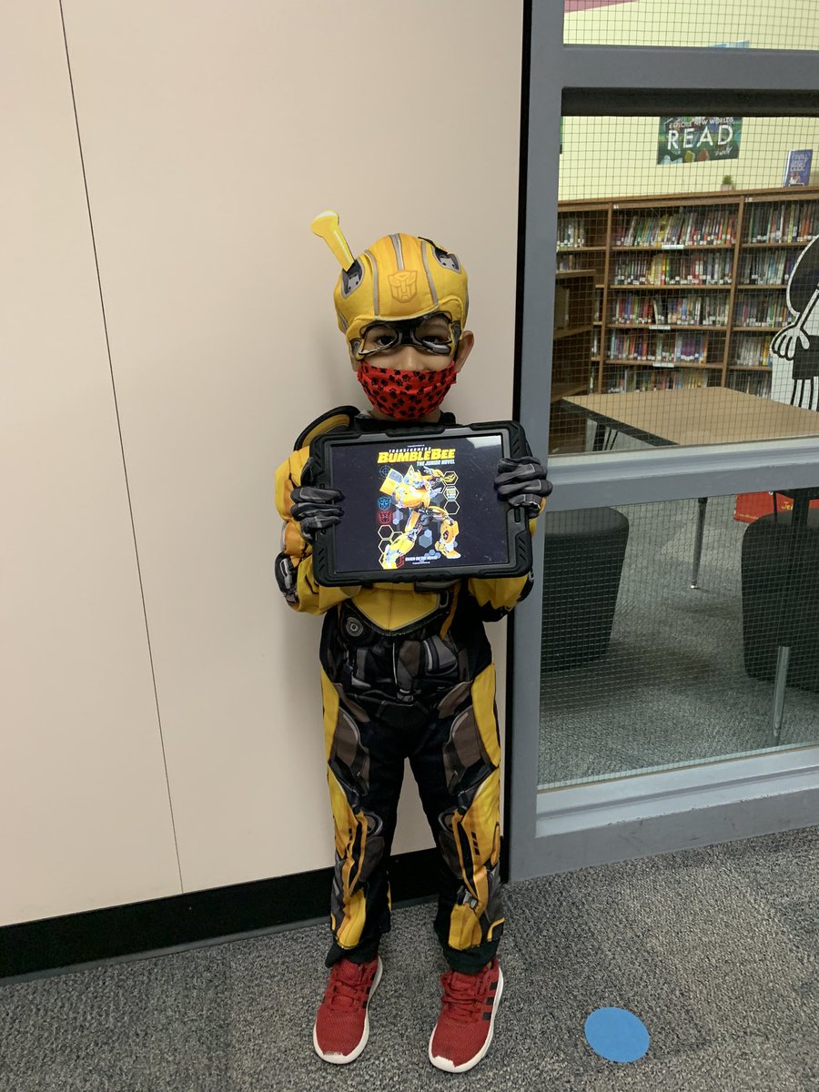 MrRossTeaches's tweet photo. 1B is telling drugs to “BOOK IT!” by dressing up as their favorite storybook character!  #RRW2020 https://t.co/n3SR8YO6gP