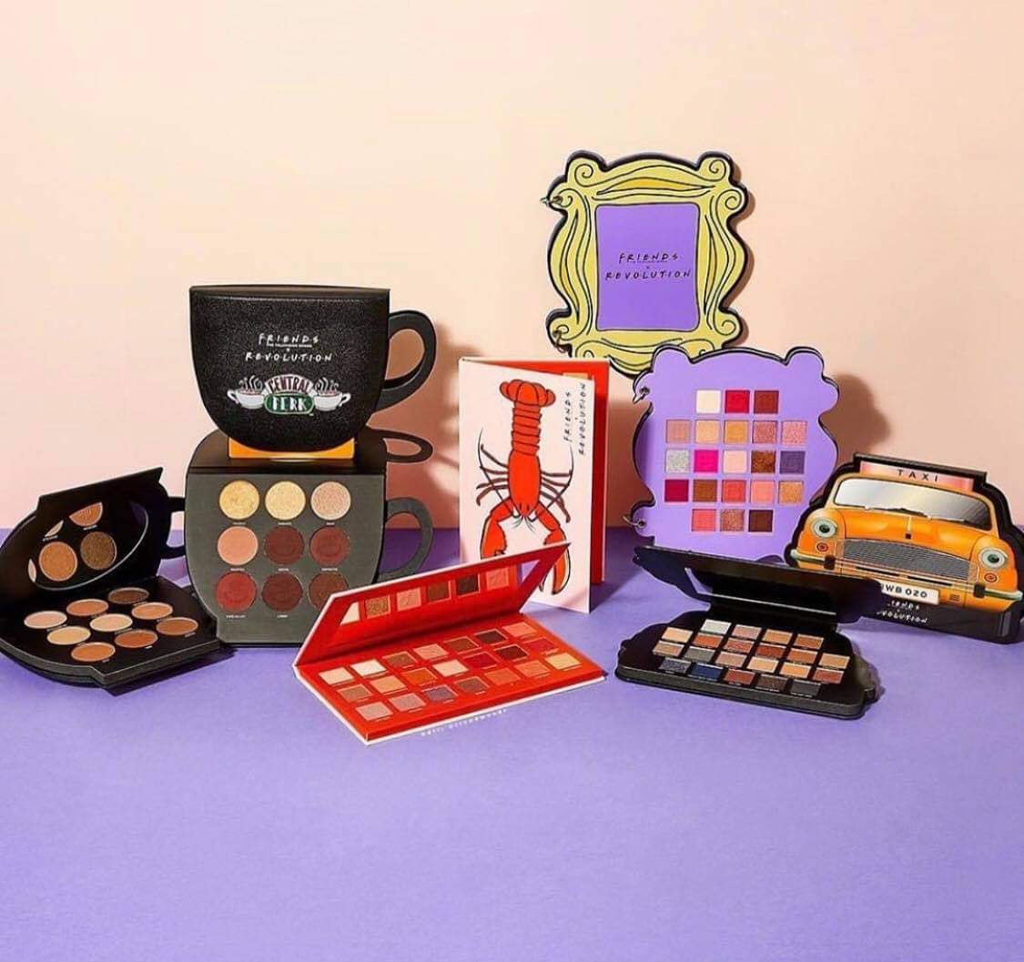 kme_perez's tweet photo. Voy a hacer un hilo de todo el maquillaje que hubiera comprado SOLO por el empaque... Número 1: @MakeupRevUSA con su colección de F.R.I.E.N.D.S https://t.co/uzVAxtAgn1