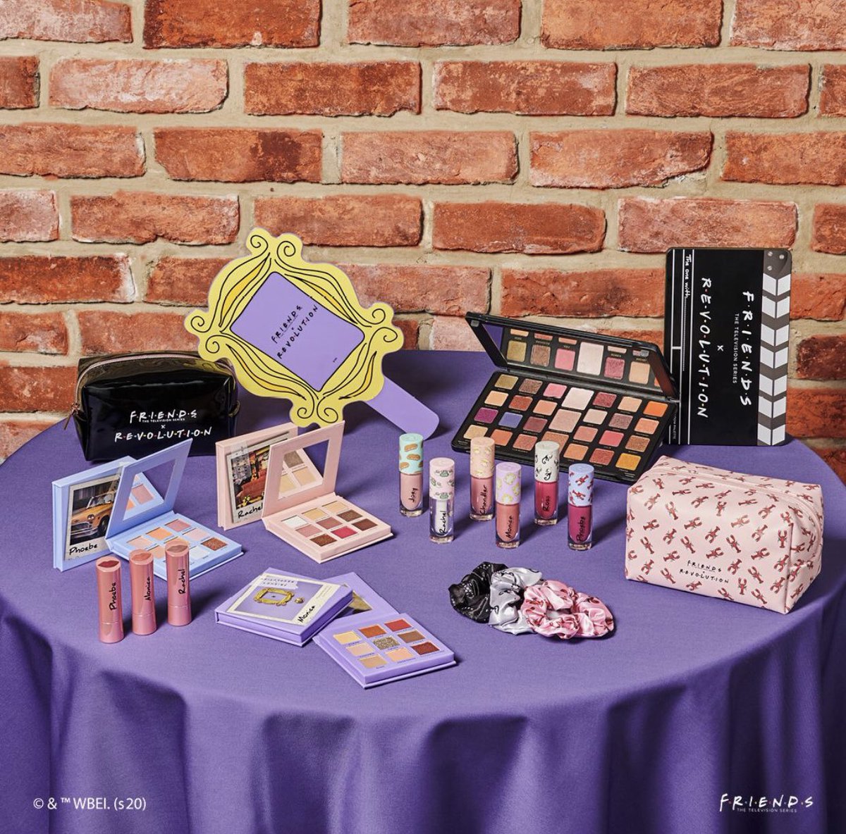 kme_perez's tweet photo. Voy a hacer un hilo de todo el maquillaje que hubiera comprado SOLO por el empaque... Número 1: @MakeupRevUSA con su colección de F.R.I.E.N.D.S https://t.co/uzVAxtAgn1