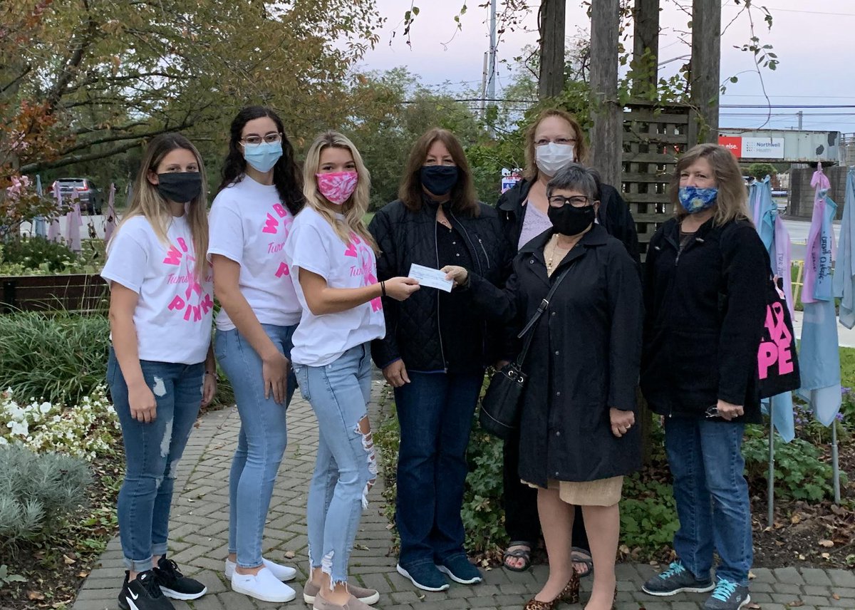 SectXISuffolk's tweet photo. The West Babylon Varsity Cheerleaders recently ran a very successful fundraiser in support of breast cancer. Via @TU4Community. More https://t.co/wvyLH7cD2d https://t.co/khSGWLjHTP